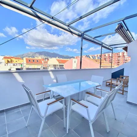 Luxury Penthouse With Pool Near מלון דירות