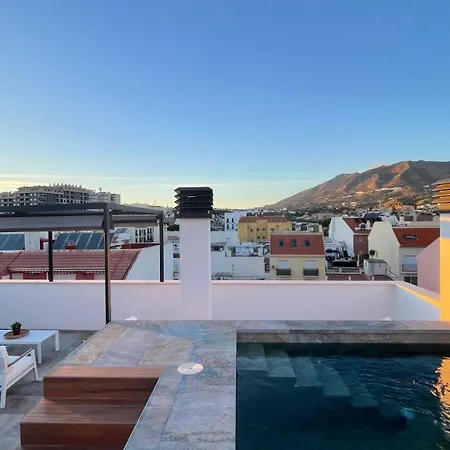 Luxury Penthouse With Pool Near 푸엔히롤라