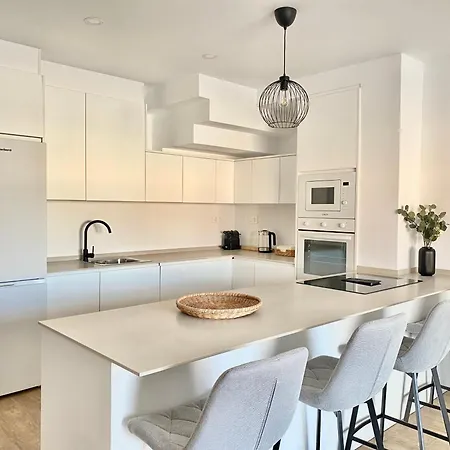 Luxury Penthouse With Pool Near 푸엔히롤라