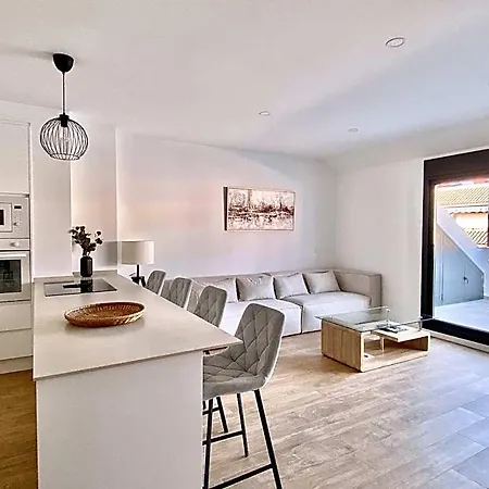 Luxury Penthouse With Pool Near 아파트 *