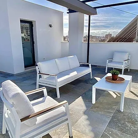 아파트 Luxury Penthouse With Pool Near