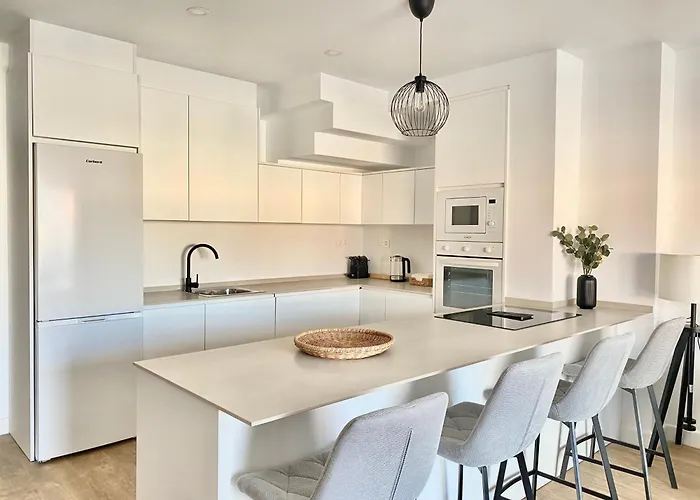 Luxury Penthouse With Pool Near فوينخيرولا